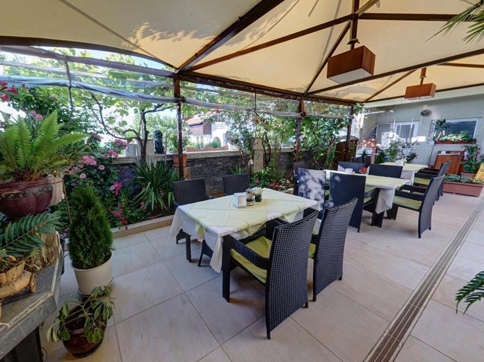 Family Hotel Gogov ซิเนโมเร็ท ภายนอก รูปภาพ
